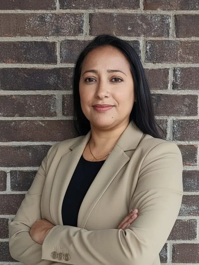 Naivi Leon — Agente de seguros de gastos finales